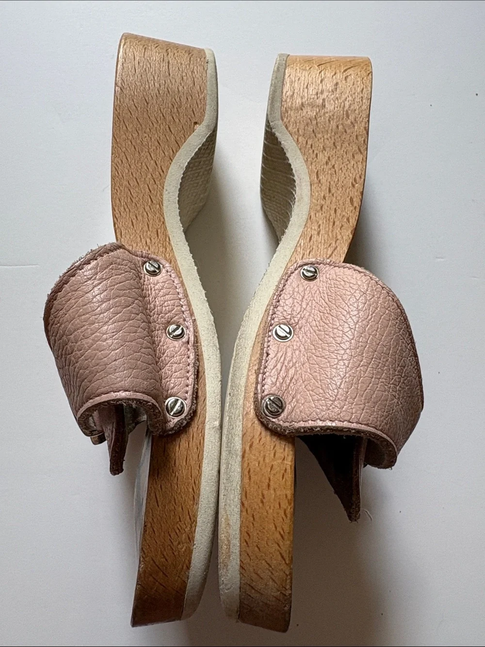 Burberry  Wooden and leather clogs. - Picture 4 of 10